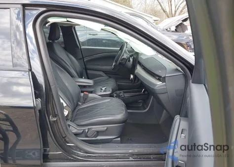 2021 Ford Mustang Mach-E Select z USA, uszkodzony, nr VIN 3FMTK1SS6MMA54817